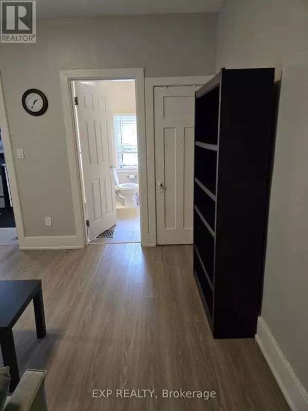 Hamilton (stinson), ON L8N2S7,70 Victoria AVE South #202