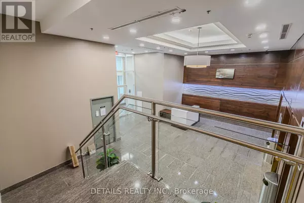 Ottawa, ON K1N6B1,238 Besserer ST #717