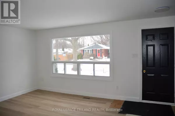 London East (east C), ON N5Y3Z9,99 CECILIA AVENUE