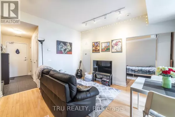 Ottawa, ON K2P0A5,245 Kent ST #807