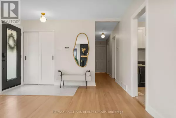 Ottawa, ON K1G2S9,942 ELSETT DRIVE