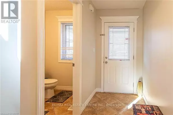 Woodstock (woodstock - South), ON N4V0A8,887 FRONTENAC CRESCENT