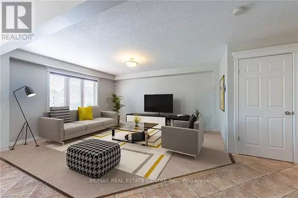 Woodstock (woodstock - South), ON N4V0A8,887 FRONTENAC CRESCENT