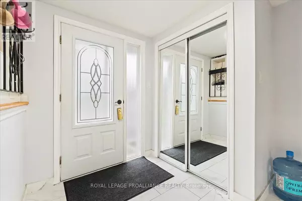 Belleville (belleville Ward), ON K8N2L6,44 MEADOWVALE AVENUE