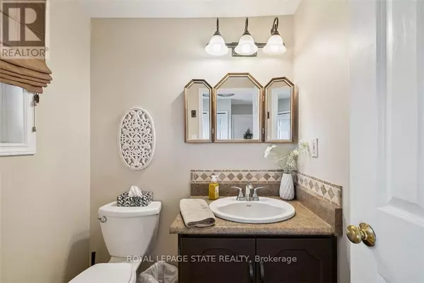 Hamilton (bruleville), ON L9A5C3,10 FINCH PLACE