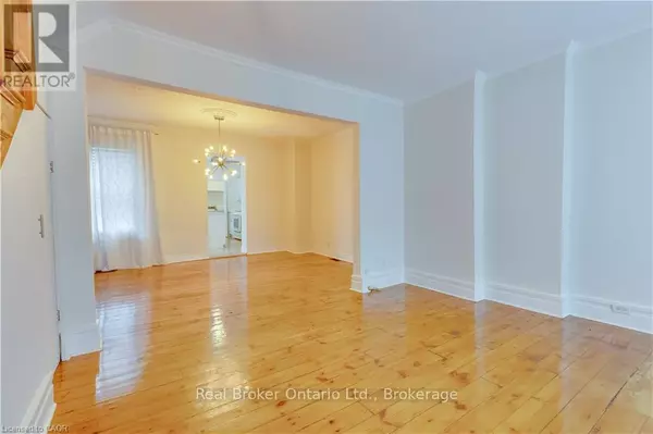 Essex, ON N8Y3L4,808 MONMOUTH ROAD