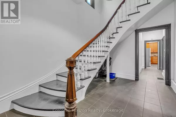 Hamilton (durand), ON L8P3C8,203 MacNab ST South #2nd Flr