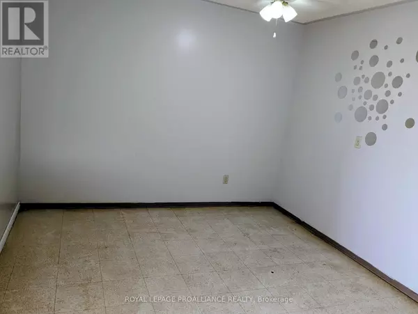 Peterborough (town Ward 3), ON K9H3V6,328 Aylmer ST North #204