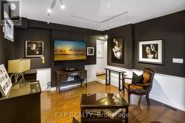 Hamilton (stoney Creek), ON L8G1E2,231 #8 HIGHWAY