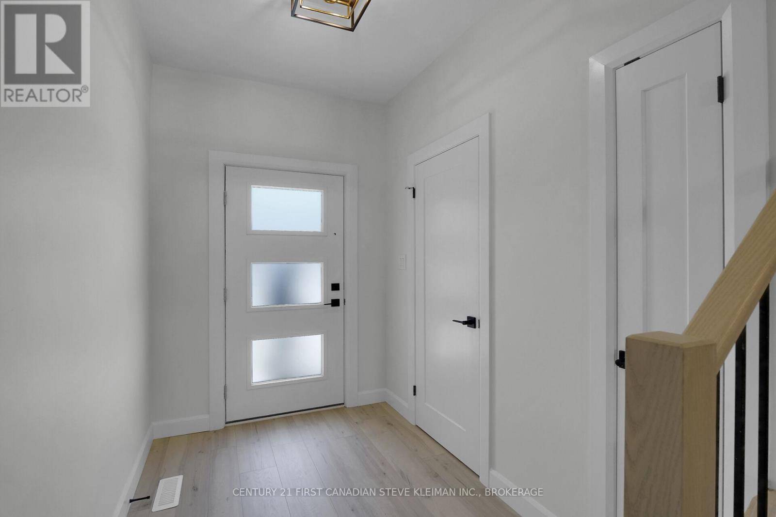 London North (north S), ON N6G5B6,2700 BUROAK DR #67