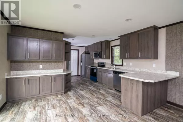 Chatham-kent (chatham), ON N7L4E4,142 REGENCY DRIVE