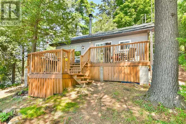 North Frontenac, ON K0H1C0,1092 1096 RIDGE LANE