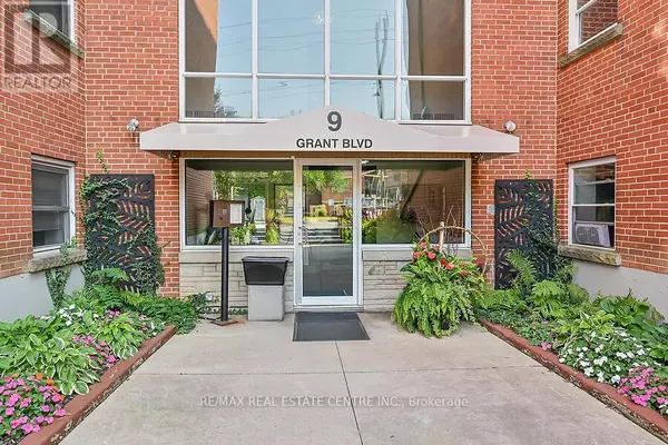 Hamilton (dundas), ON L9H4L5,9 GRANT BLVD #107
