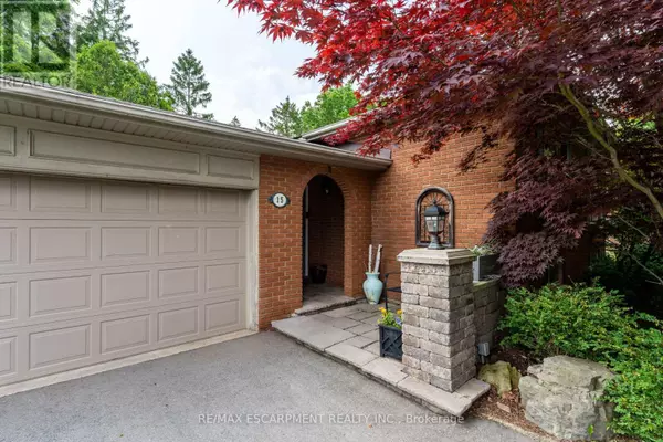 15 LAURENDALE AVENUE, Hamilton (waterdown), ON L8B0B3