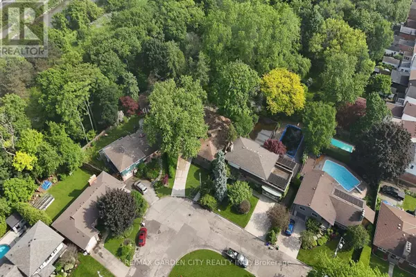 Hamilton (westdale), ON L8S3R5,16 FREELAND COURT