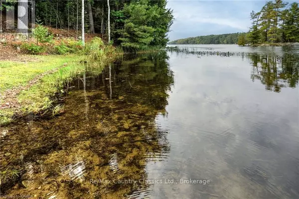 North Frontenac (frontenac North), ON K0H1B0,1054 EARL BAY LANE