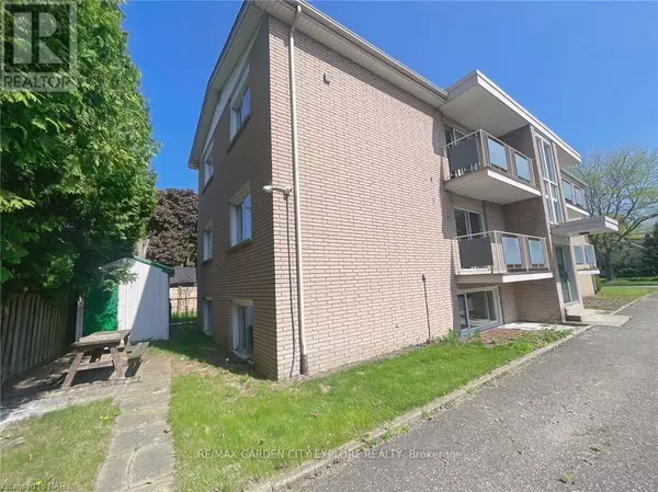 St. Catharines (438 - Port Dalhousie), ON L2N4P2,15 JOHN ST #6