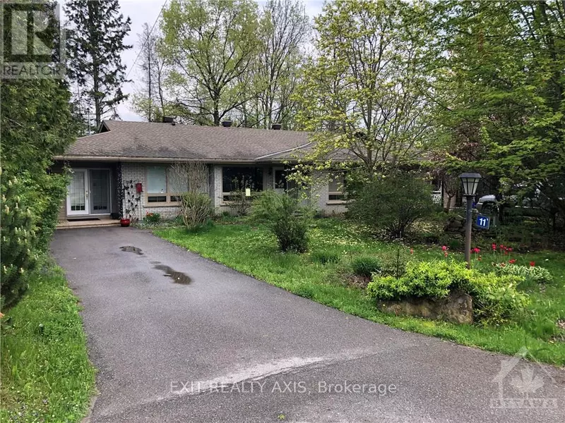 13 BAYVIEW CRESCENT, Montague, ON K7A5B8