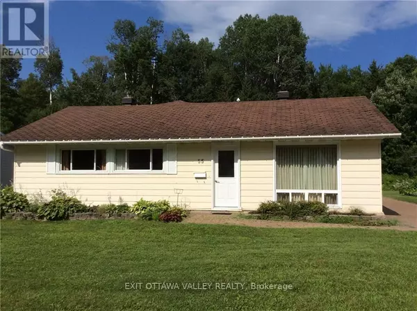 55 BEACH AVENUE, Deep River, ON K0J1P0