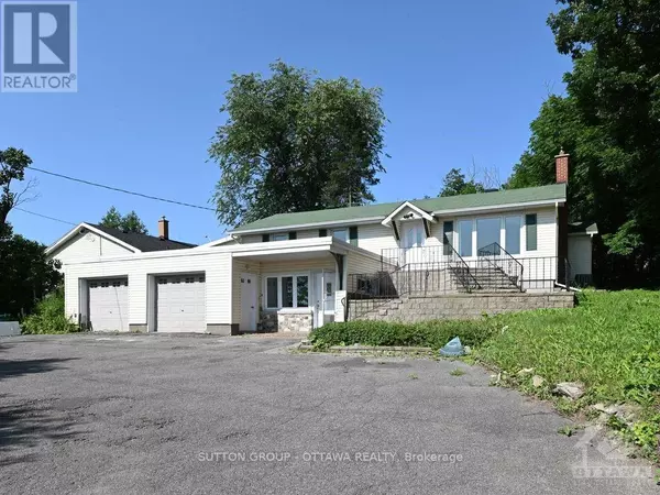 3854 PRINCE OF WALES DRIVE, Ottawa, ON K2C3H2