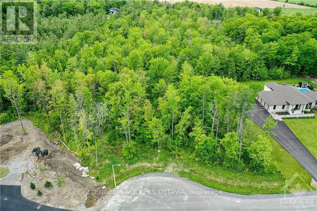 Ottawa, ON K2W0E7,212 TERBOL CT #21