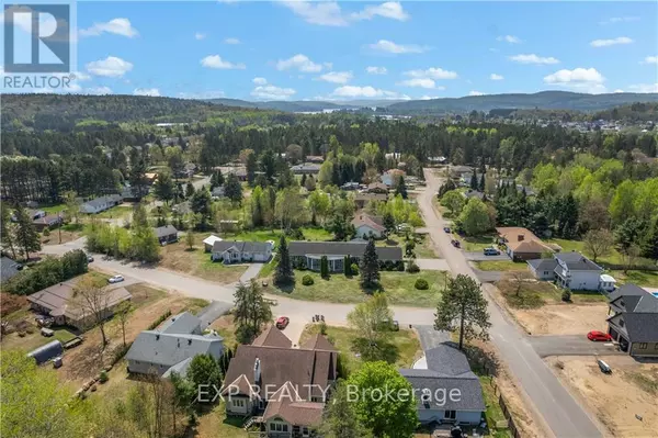 Madawaska Valley, ON K0J1B0,42 YANTHA CRESCENT