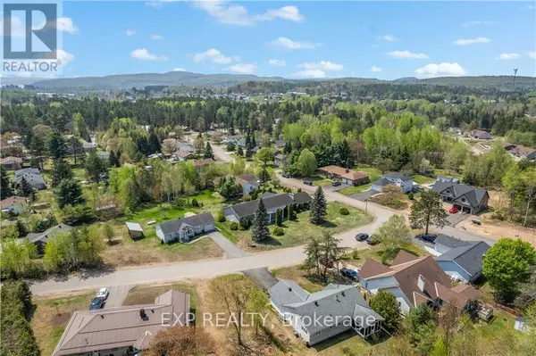 Madawaska Valley, ON K0J1B0,42 YANTHA CRESCENT