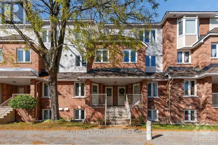 422 BRISTON, Ottawa, ON K1G5R4