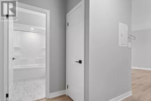 Beamsville, ON L3J2J5,5002 KING ST #408