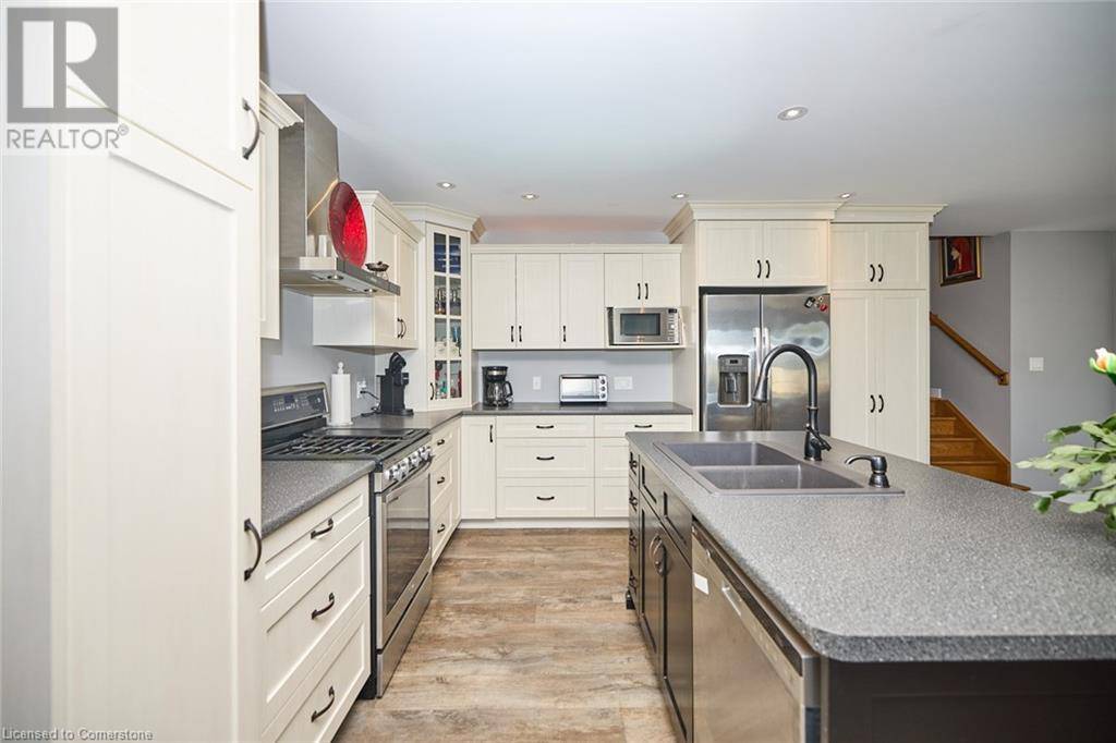 226 WOOLVERTON Road, Grimsby, ON L3M4E7