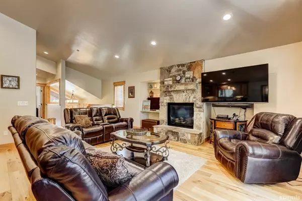 South Lake Tahoe, CA 96150,917 Creekwood Drive