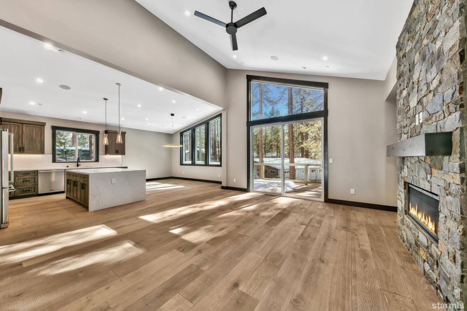 South Lake Tahoe, CA 96150,936 Tallac Avenue