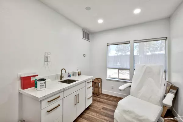 South Lake Tahoe, CA 96150,2229 Barton Avenue
