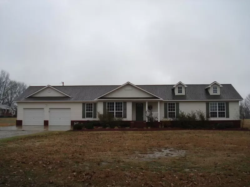 30058 WREN VILLAGE Dr., Aberdeen, MS 39730