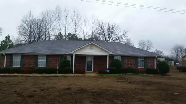 104 THOMAS St., Houston, MS 38851