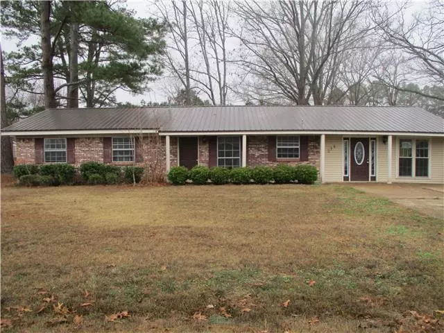 214 1ST Ave., Houston, MS 38851