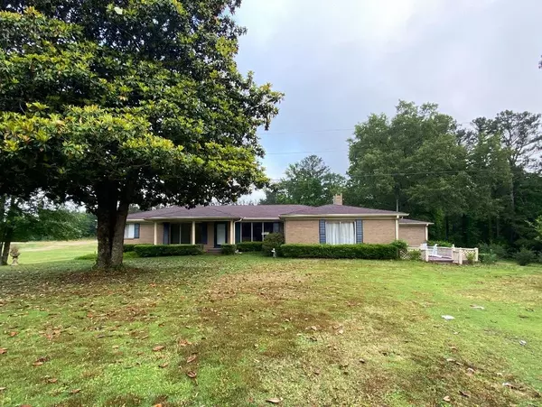 1433 Tombigbee Road, Mantachie, MS 38855