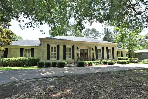 2504 Savery Dr., Tupelo, MS 38801-1032