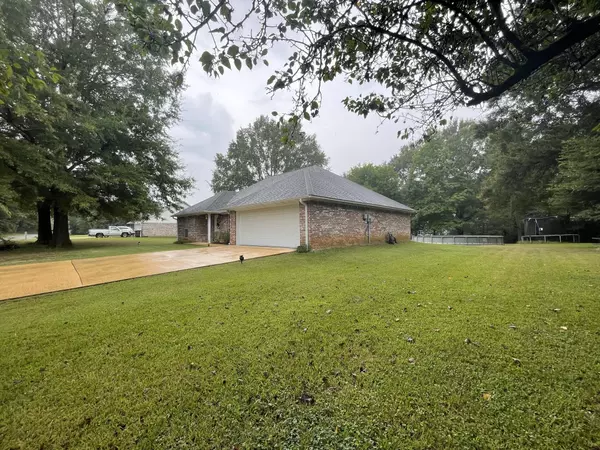 Shannon, MS 38868,127 Simmons Dr.