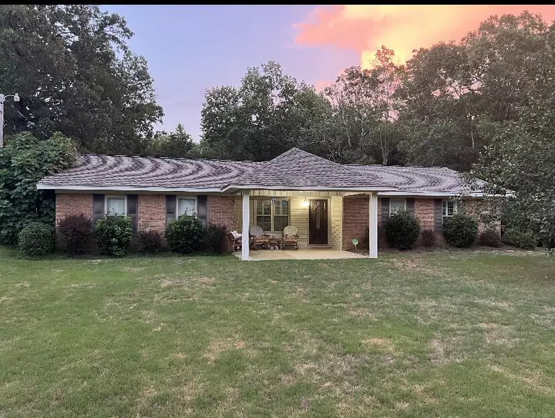 204 Indian Hills Lake Road, Saltillo, MS 38866
