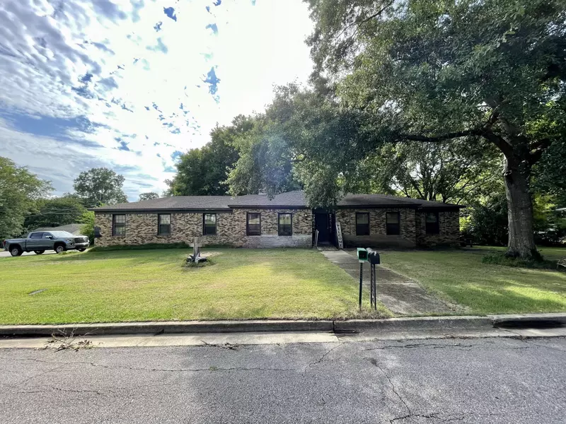 1304 Kennedy Dr, Tupelo, MS 38801