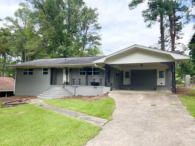 814 Pine Cr., Starkville, MS 39759
