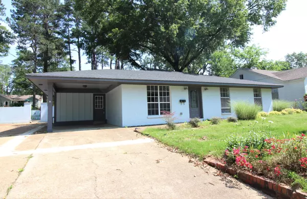 1124 Woodlawn St., Tupelo, MS 38804