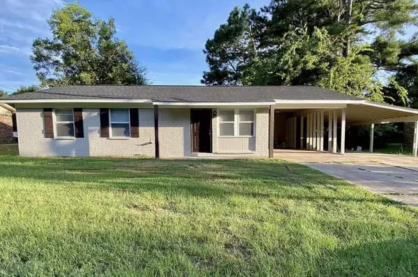 2717 Green Tee Road, Tupelo, MS 38801