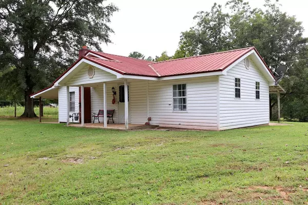 2225 Alice Hall Road, Golden, MS 38847