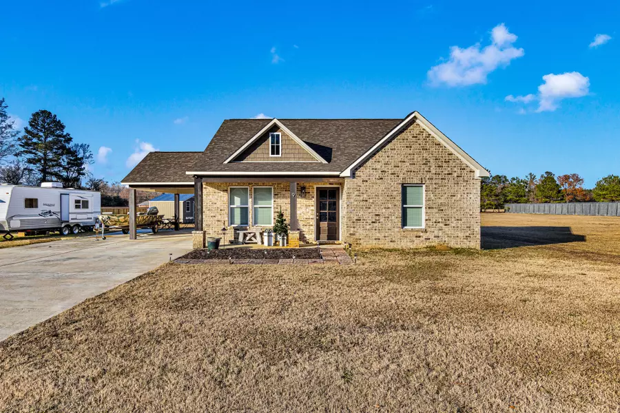 9 Deerfield St., Amory, MS 38821