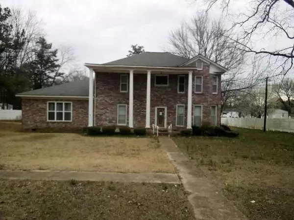 402 E Wheeler, Okolona, MS 38860