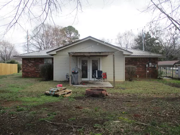 Pontotoc, MS 38863,281 Daniels St.