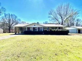 261 Lake Drive, Pontotoc, MS 38863