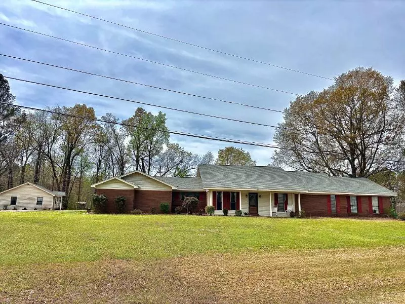 302 Timbers Road, Fulton, MS 38843